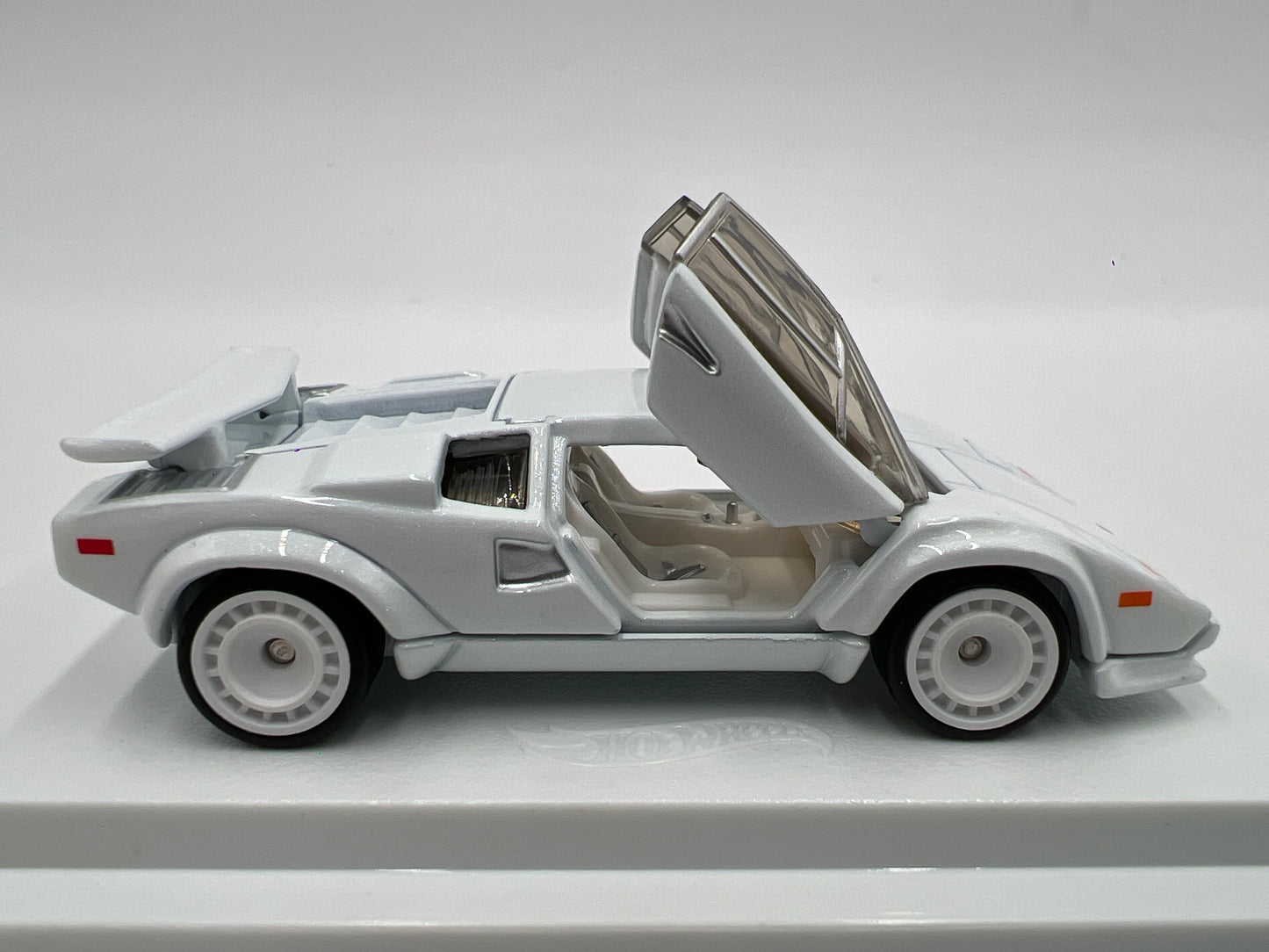 2025 Hot Wheels RLC Holiday Edition 1982 Lamborghini Countach LP 500 S White