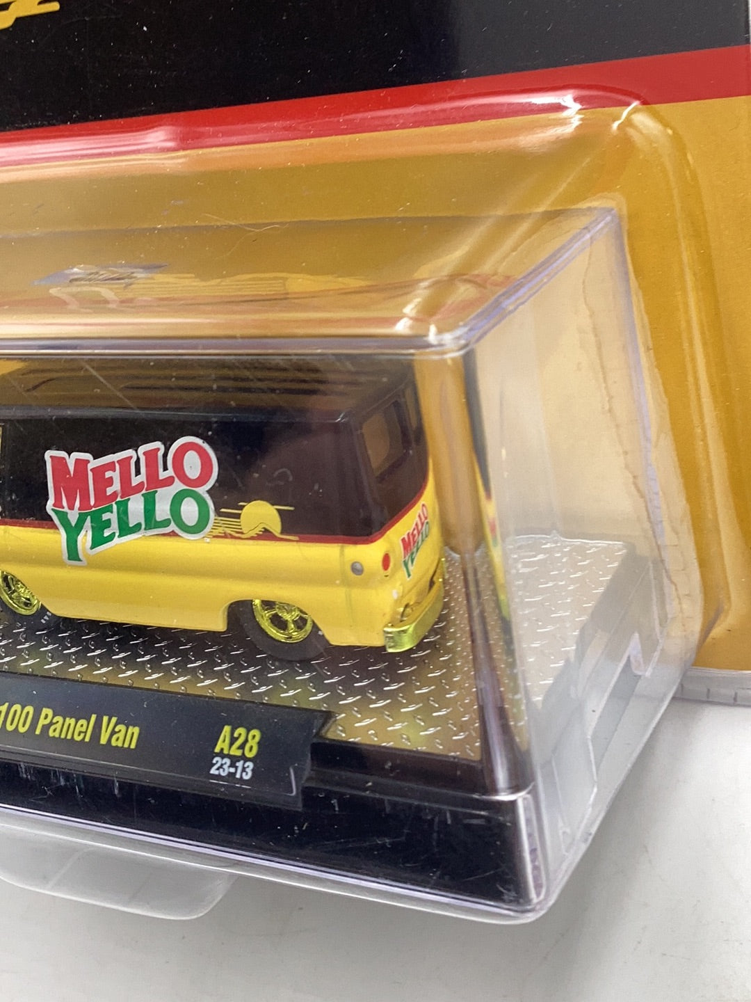 M2 Machines Mello Yellow 1967 Dodge A100 Panel Van A28 CHASE