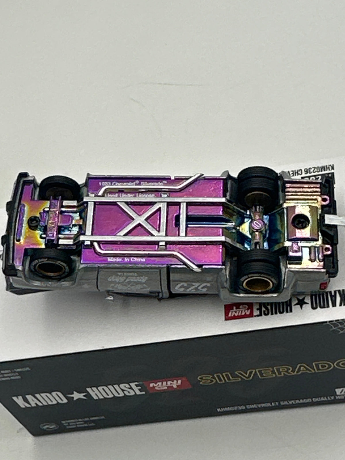 Mini GT Kaido House #236 Chevrolet Silverado Dually Hot Rod V1 CHASE