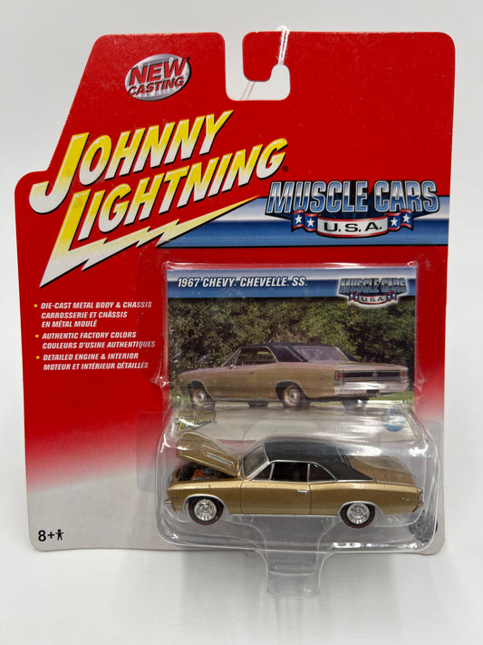 Johnny Lightning Muscle Cars USA #47 1967 Chevy Chevelle SS Gold 220A