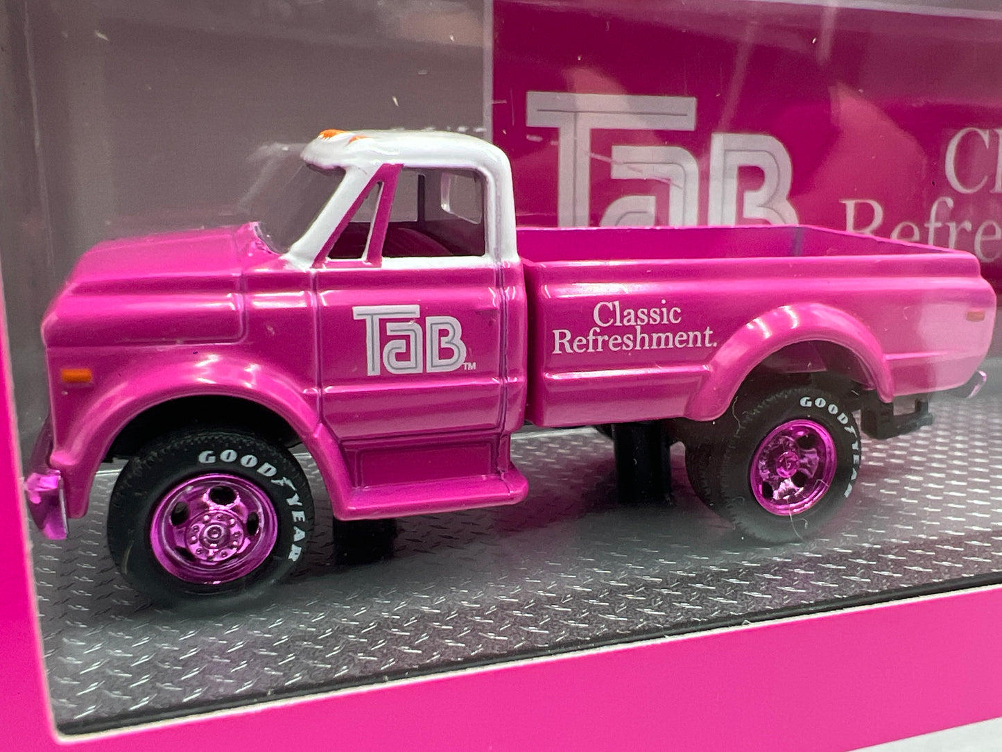 M2 Machines Auto Haulers CHASE Tab 1970 Chevrolet C60 Truck & 1985 Chevrolet Camaro IROC-Z TW12