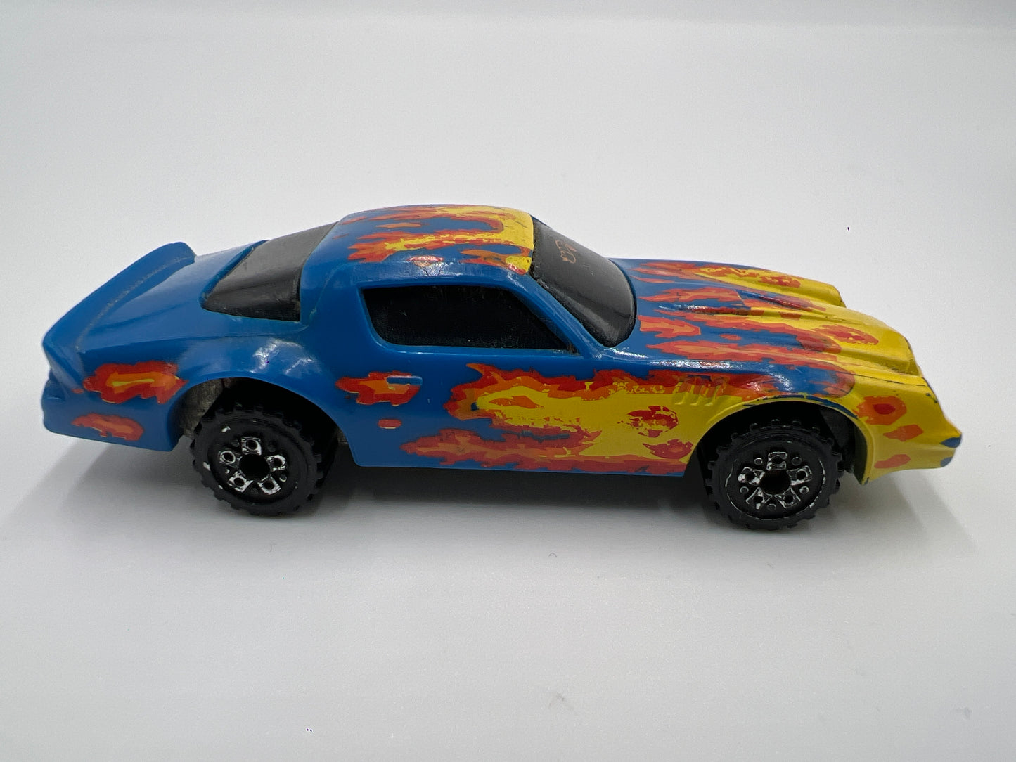 Hot Wheels 1/64 Blackwall Criss Cross Crash Set Camaro Z28 Blue/Flames Loose