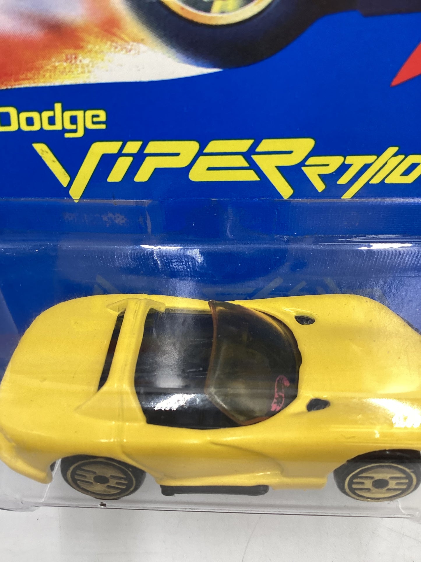 Hot Wheels Blue Card Collector No. 210 Dodge Viper R/T 10 Yellow *Never seen or listed variation yellow window* with protector