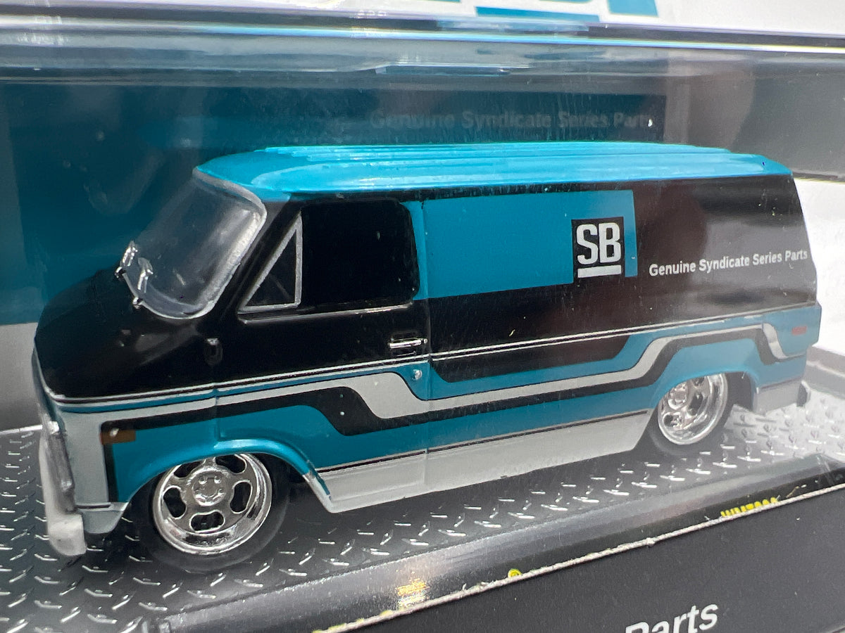 M2 Machines WMTS23 Squarebody Syndicate 1974 Chevrolet Van G10 Light Blue