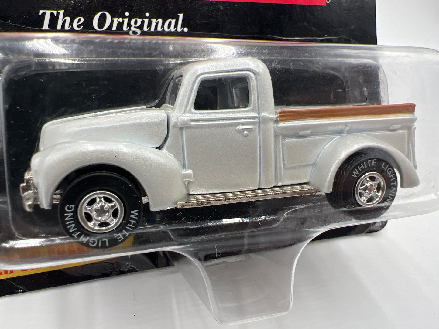 Johnny Lightning White Lightning Chase Truckin America #468 1940 Ford Truck White 1 Black Bed