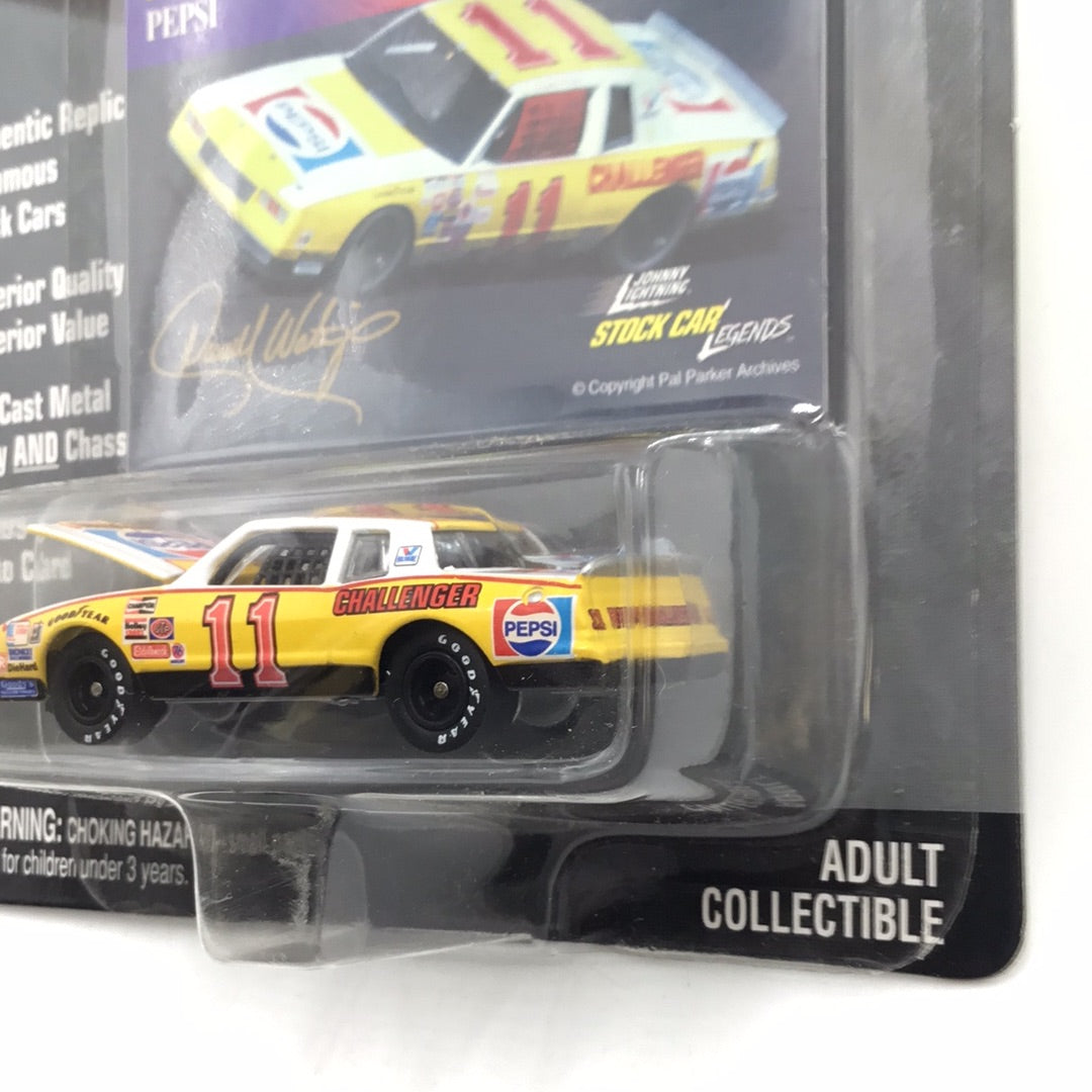 Johnny lightning Stock Car Legends #11 Darrell Waltrip Monte Carlo PP1