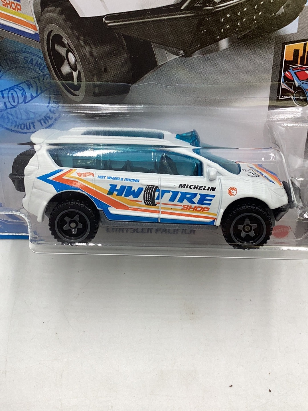 2021 Hot wheels Treasure hunt #165 Chrysler Pacifica 273i