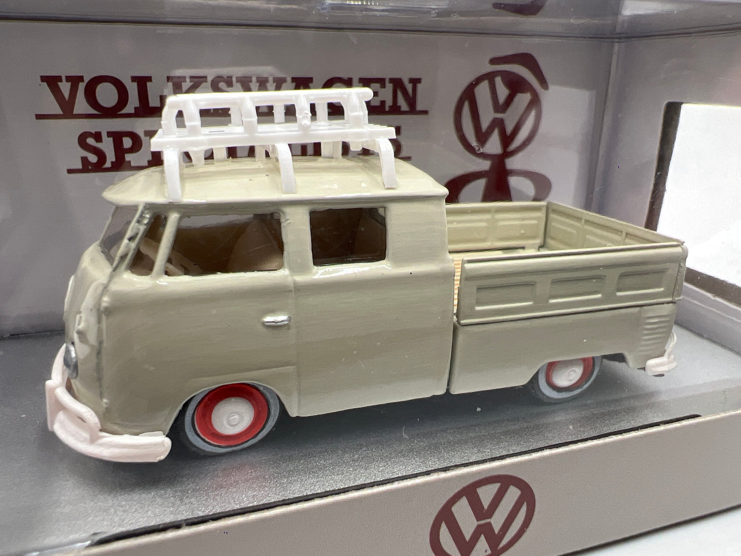 M2 Machines Auto-Thentics 1959 VW Double Cab Truck USA Model R93