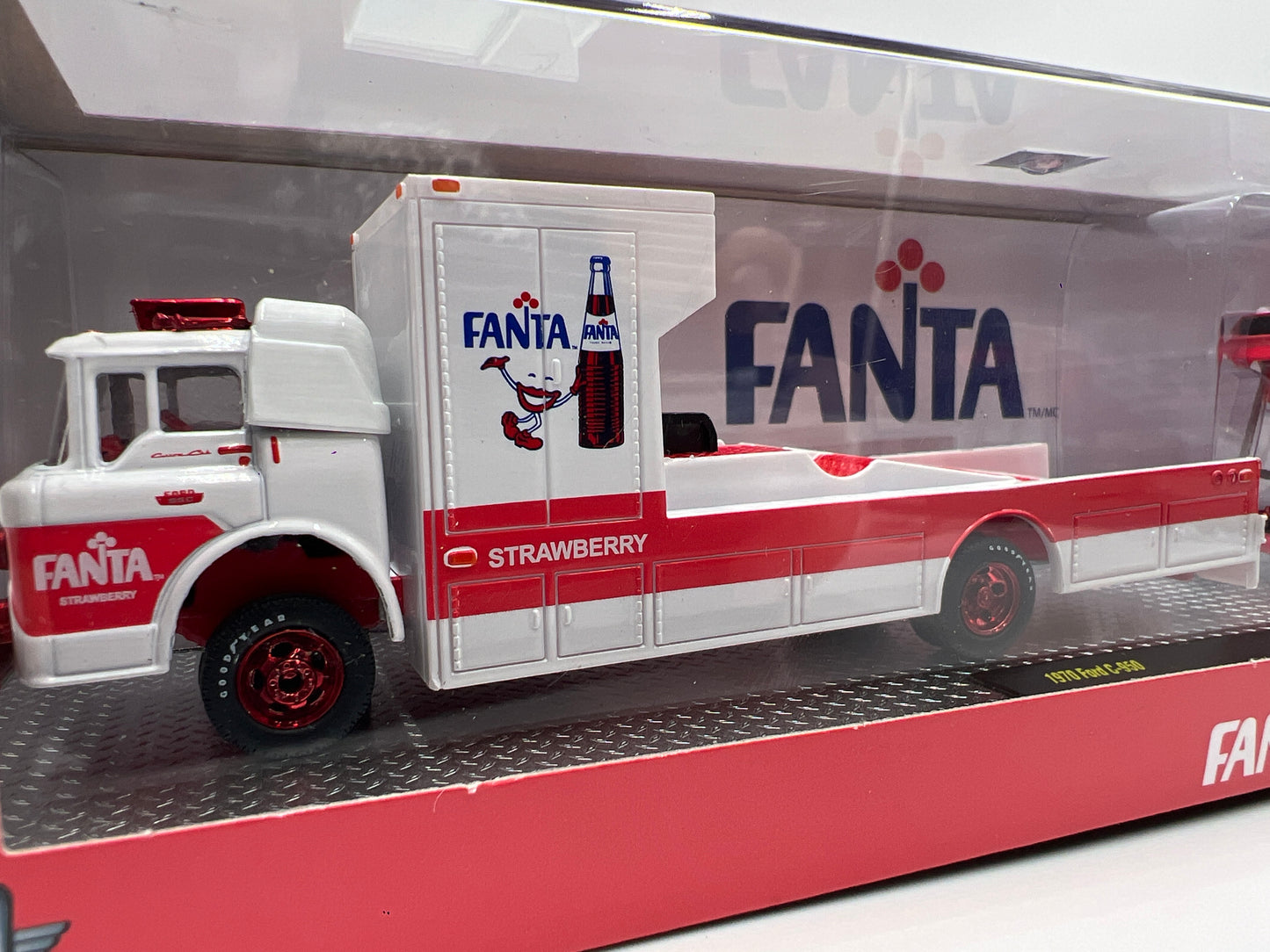 M2 Machines Auto Haulers CHASE Fanta 1970 Ford C-950 & 1969 Ford Mustang Funny Car TW30