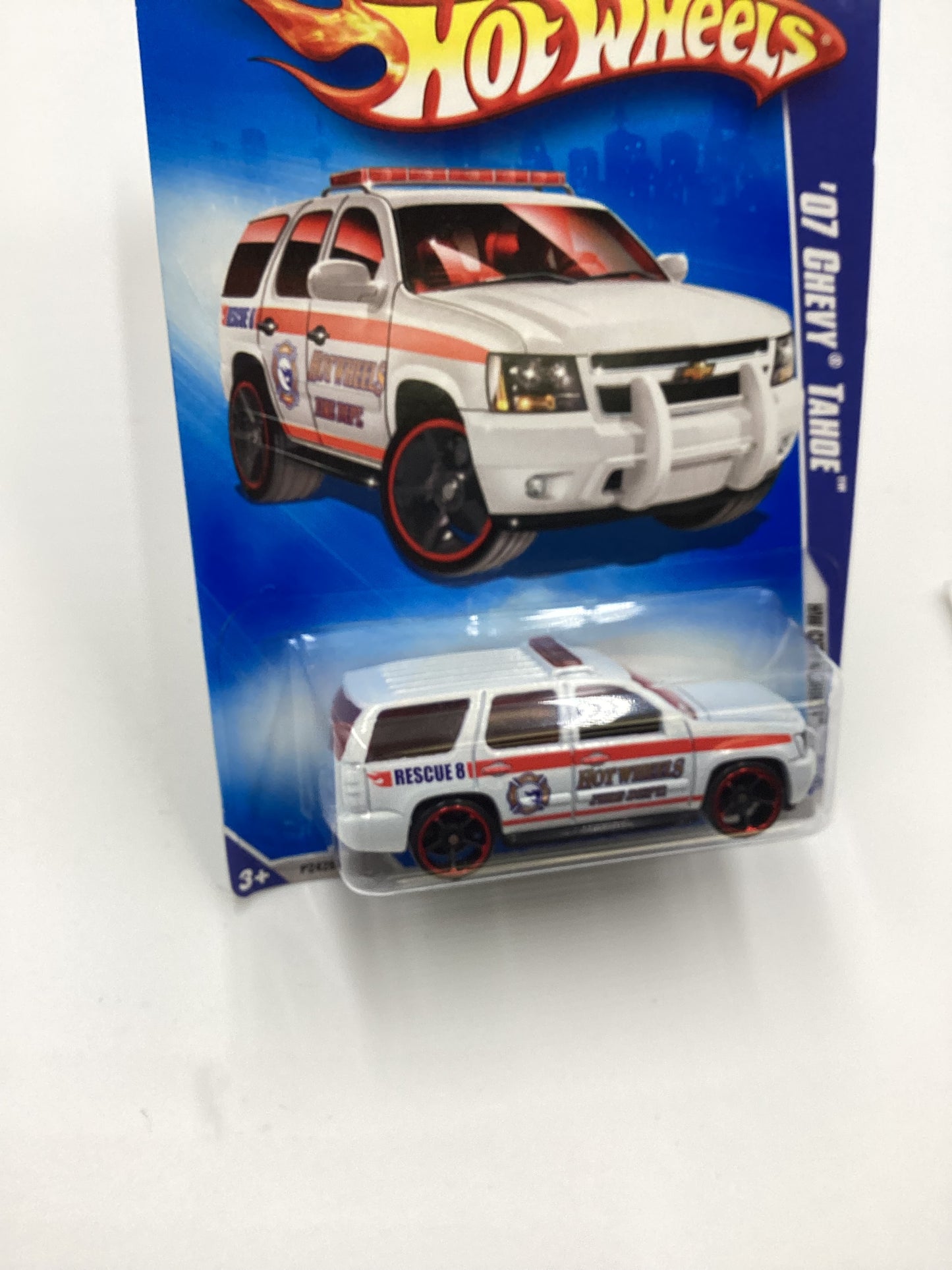 2009 Hot Wheels #108 07 Chevy Tahoe Fire Dept. White 17C