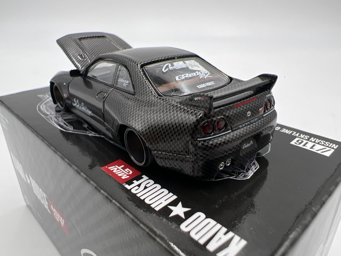 Mini GT Kaido House #116 Nissan Skyline GT-R R33 Active Carbon R V1