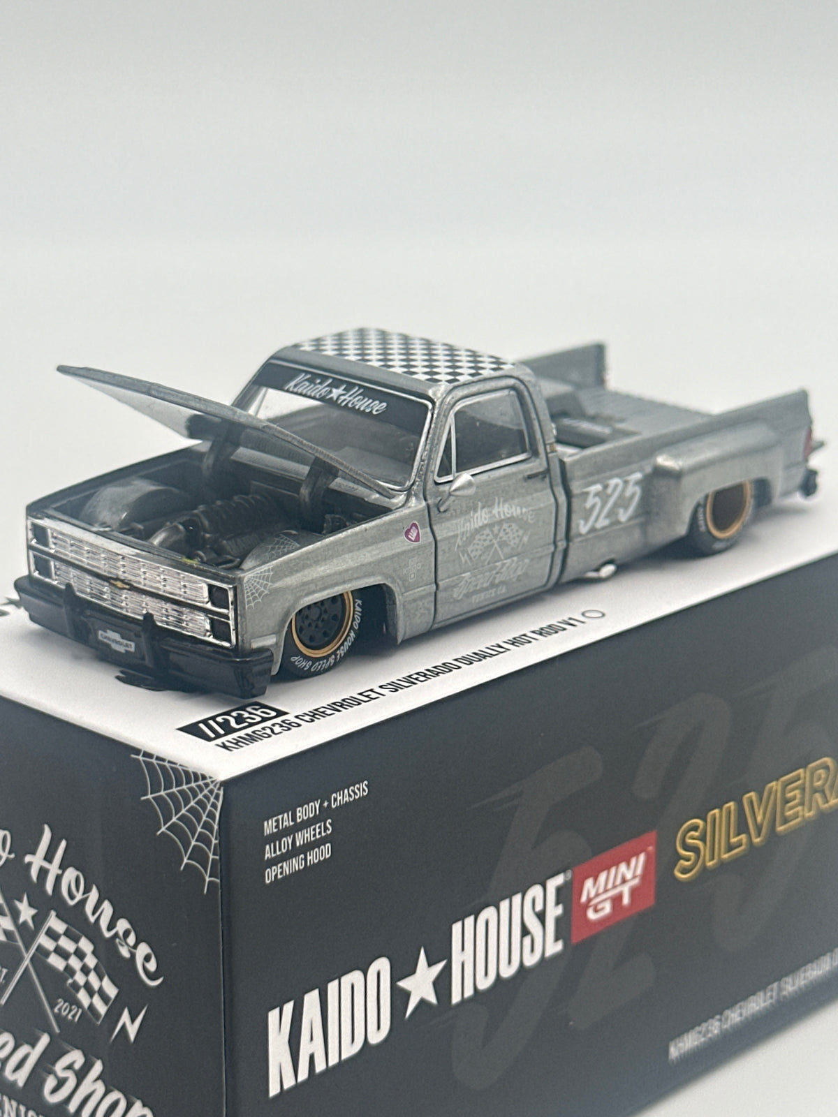 Mini GT Kaido House #236 Chevrolet Silverado Dually Hot Rod V1 CHASE