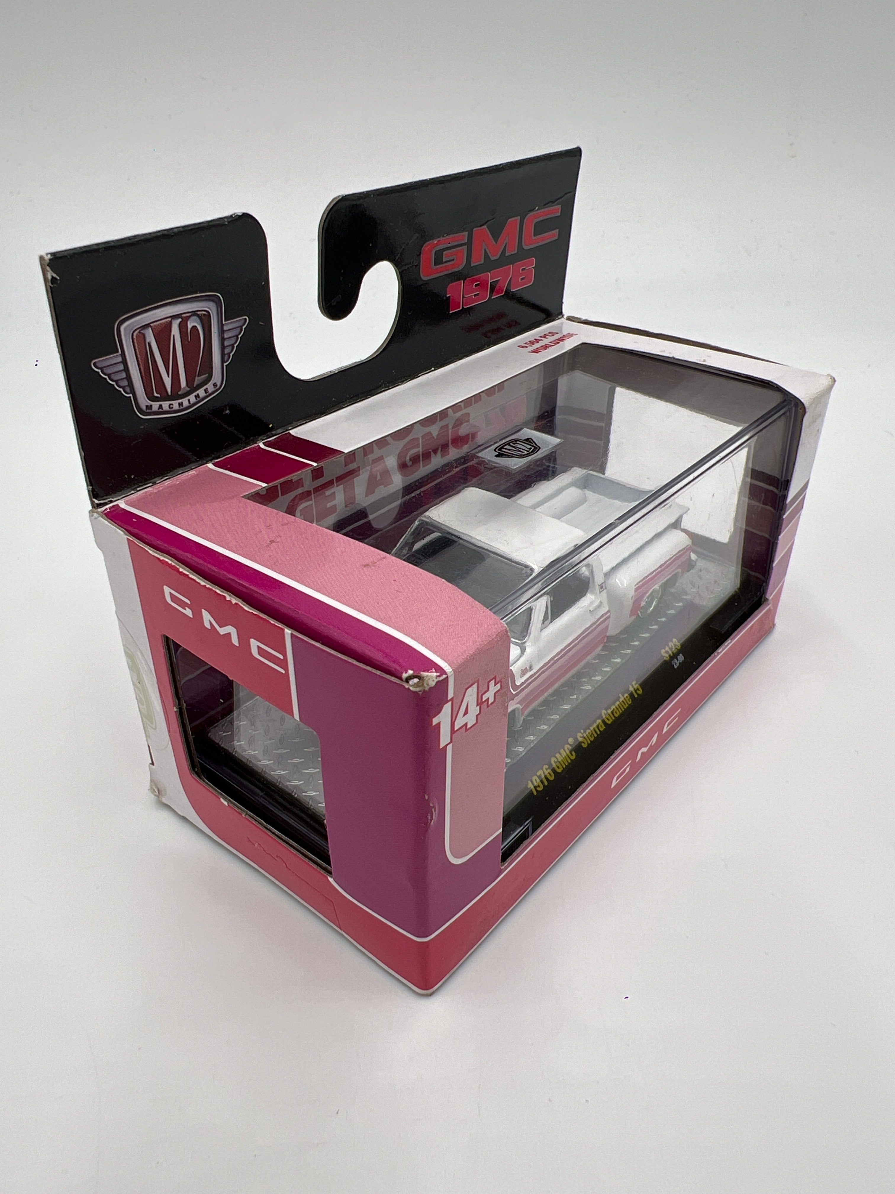 M2 Machines OReillys Exclusive 1976 GMC Sierra Grande 15 White