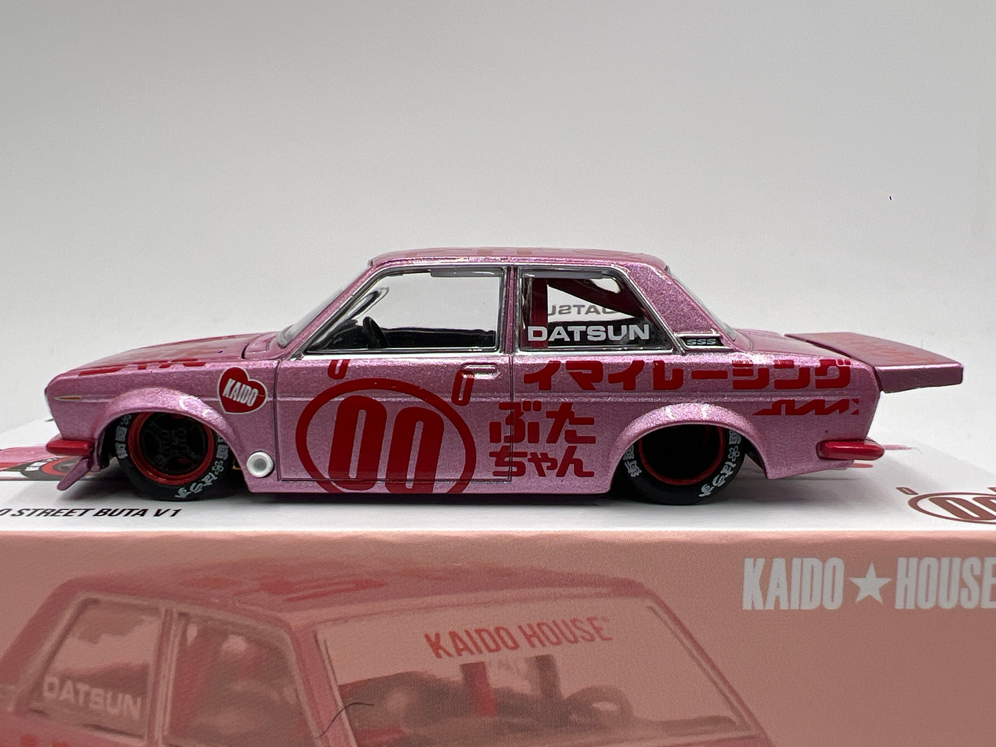 Mini GT Kaido House #161 Datsun 510 Pro Street Buta V1 Pink