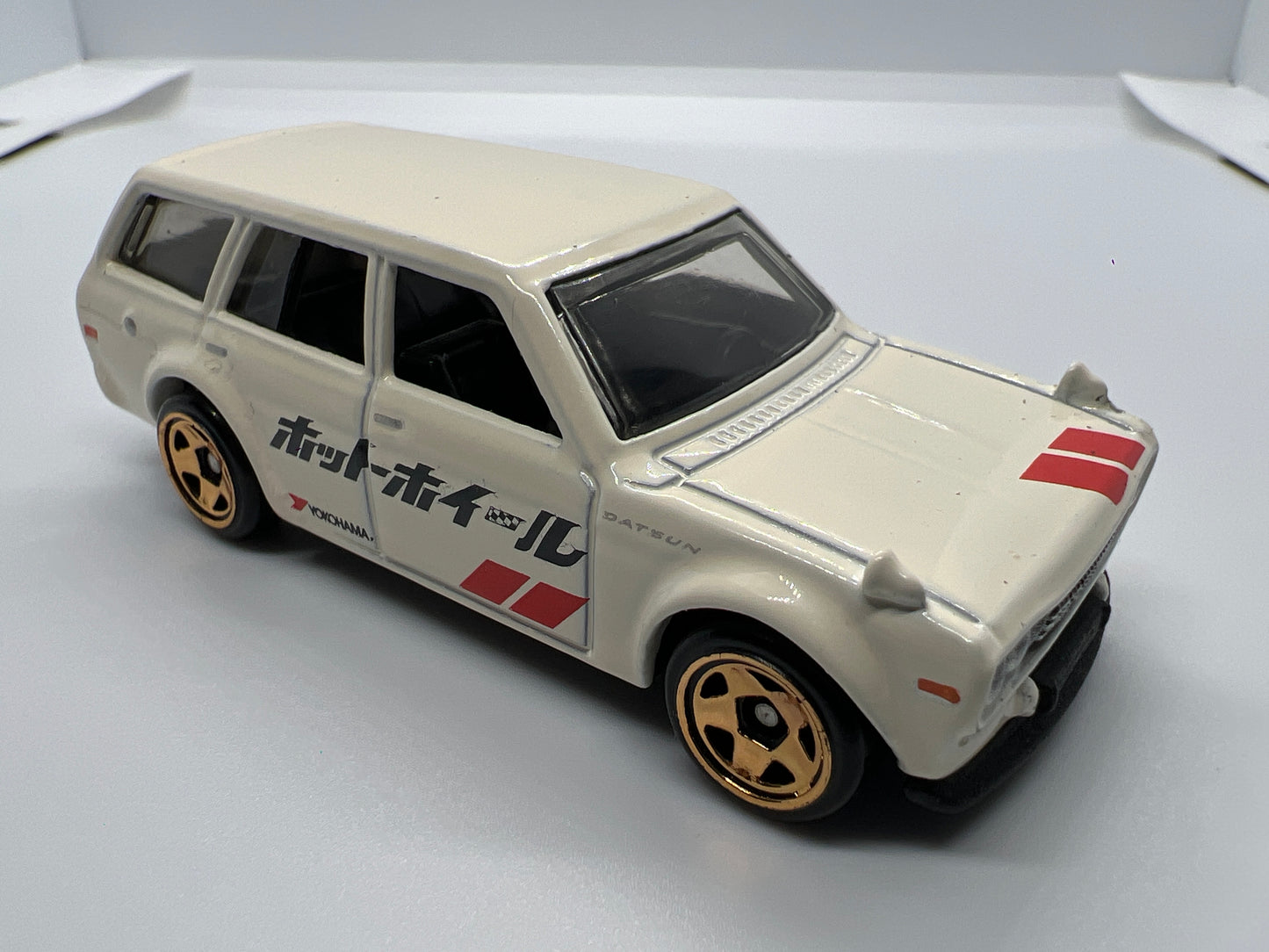 Hot Wheels 1/64 Hot Wagons 71 Datsun 510 Wagon White Loose