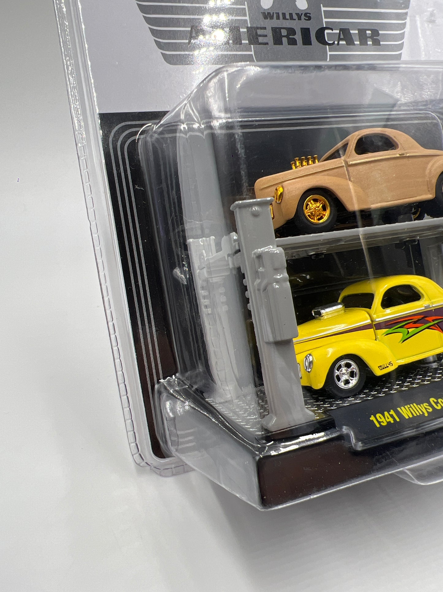 M2 Machines Auto-Lift 2 Pack CHASE Willys Americar 1941 Willys Coupe R23