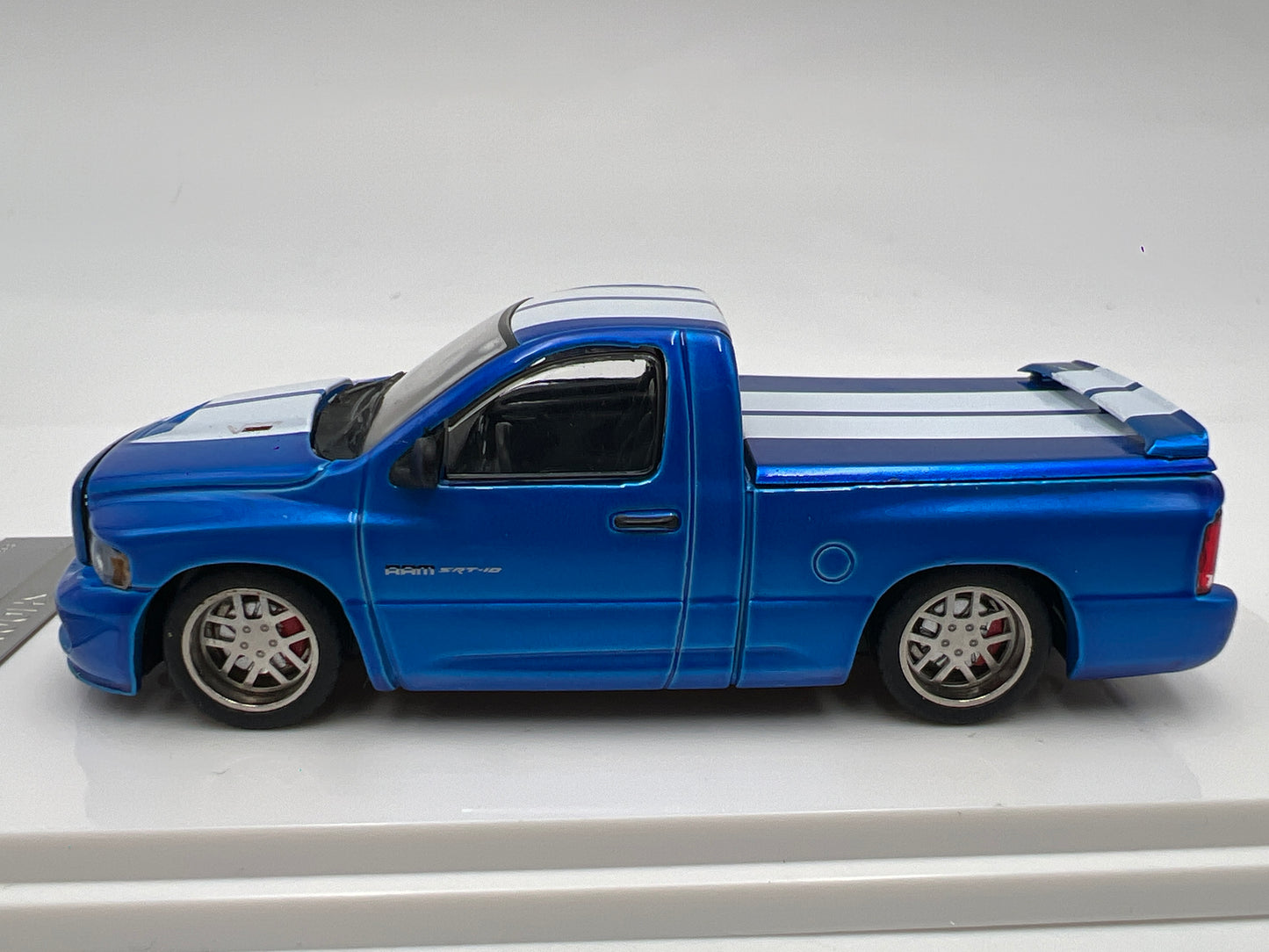 Shoom 64 Models 1:64 MiJo Exclusives x/3000 Dodge Ram SRT-10 Blue W/Accessories