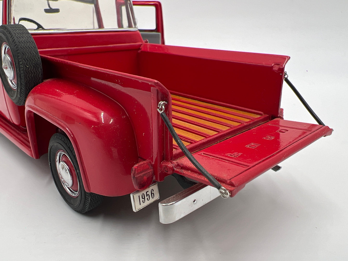 Danbury Mint 1/24 Scale 1956 Ford F-100 Pickup Red Loose