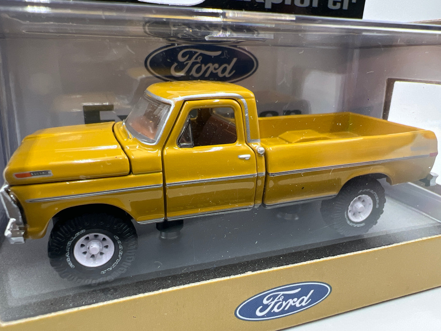 M2 Machines 1972 Ford F-250 Explorer 4x4 Yellow R63