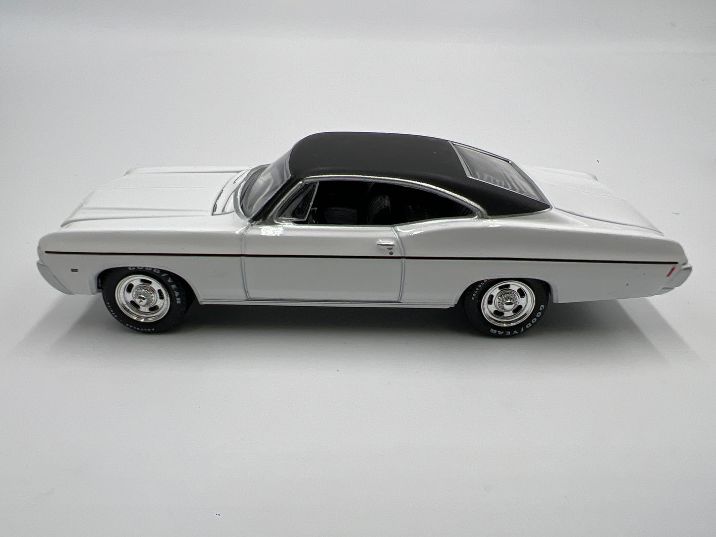 Greenlight Route 66 U.S.A Collector Pack 1968 Chevy Impala White Loose