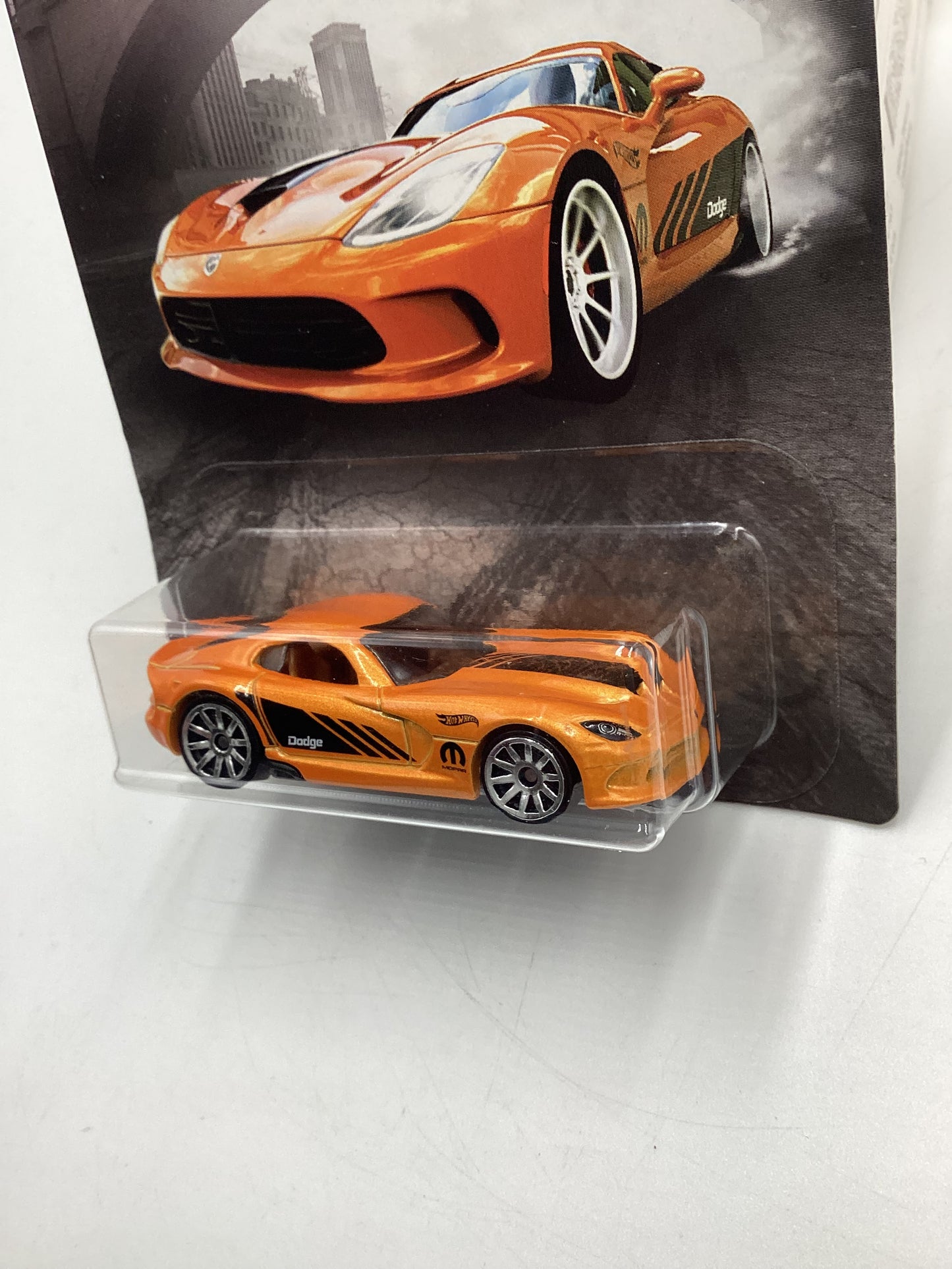 Hot Wheels Exclusive Mopar Series #1 2013 SRT Viper Orange