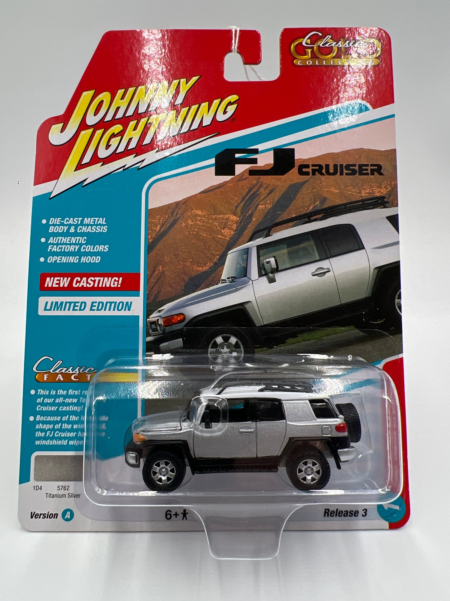 Johnny Lightning Classic Gold Release 3 Version A 2007 Toyota FJ Cruiser Silver 230D