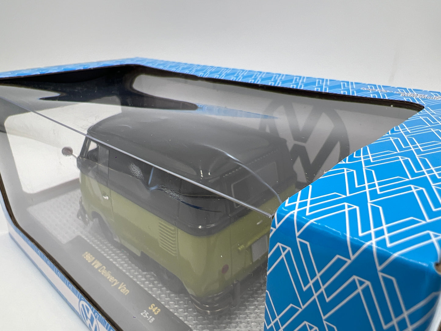 M2 Machines 1/24 1960 VW Delivery Van Green/Black S43