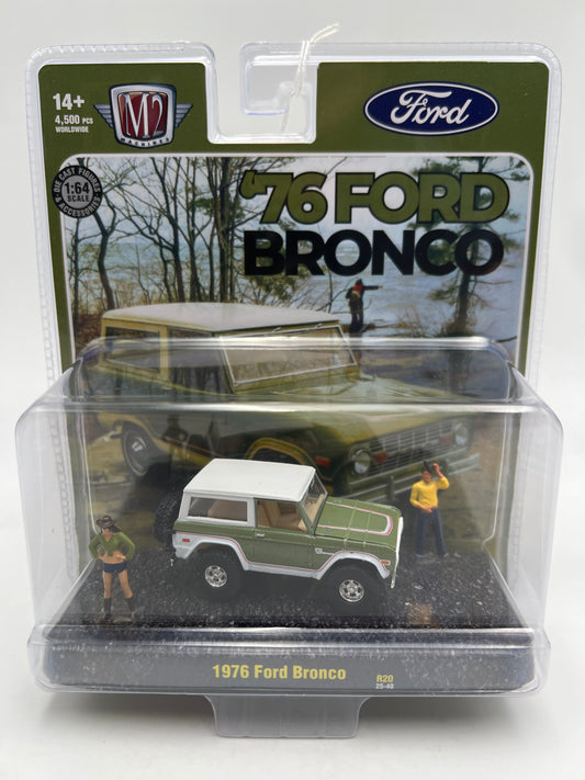 M2 Machines Diorama R20 1976 Ford Bronco Green 197E