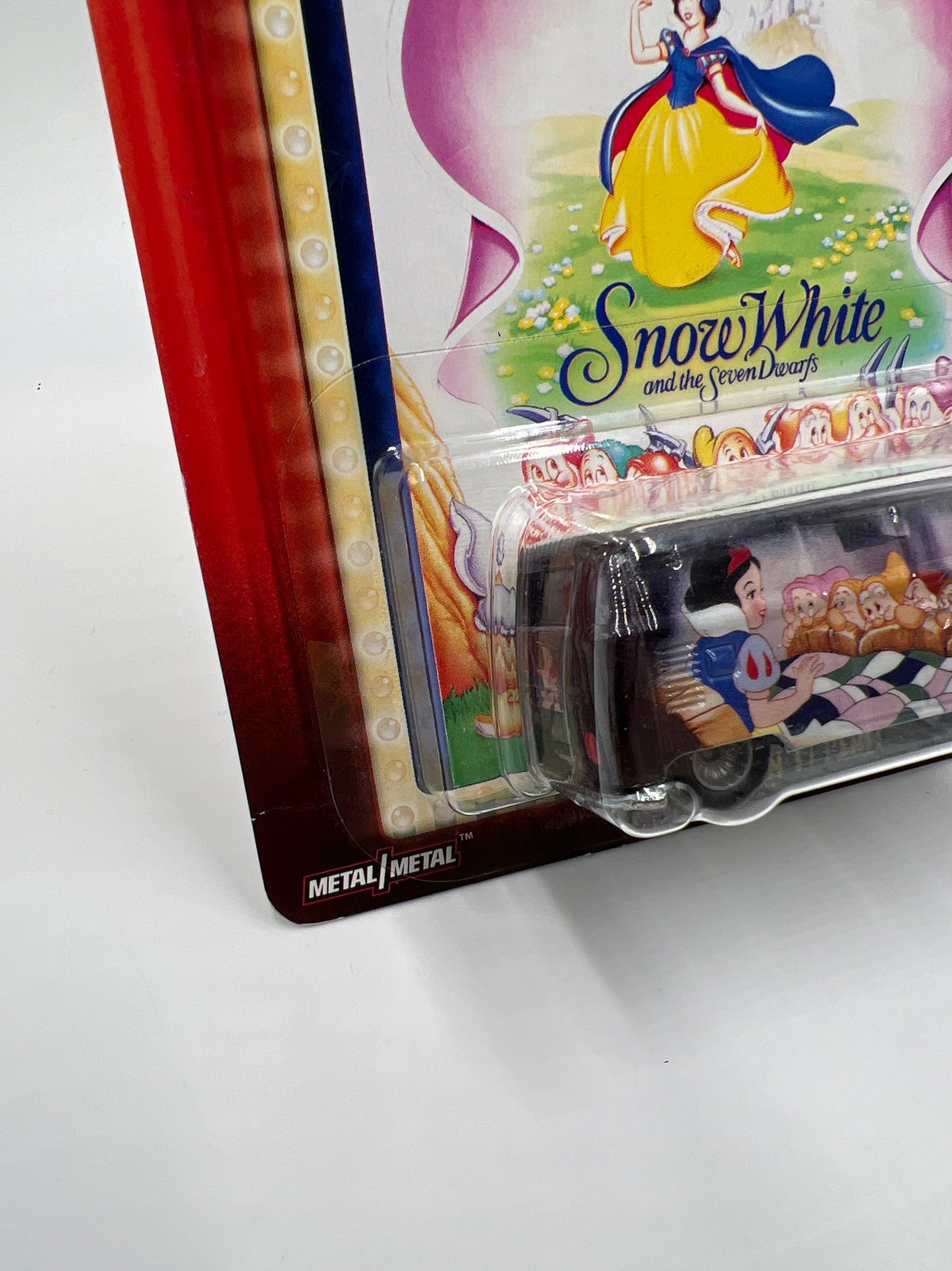 2018 Hot Wheels Premium Disney Snow White #1 Volkswagen T1 Panel Bus