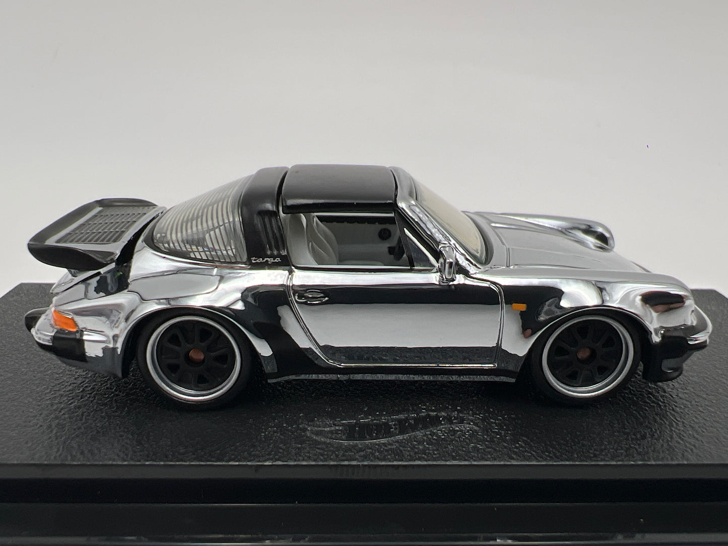 2026 Hot Wheels RLC CHASE #2839/5000 Porsche 911 Turbo 3.3 Targa Chrome