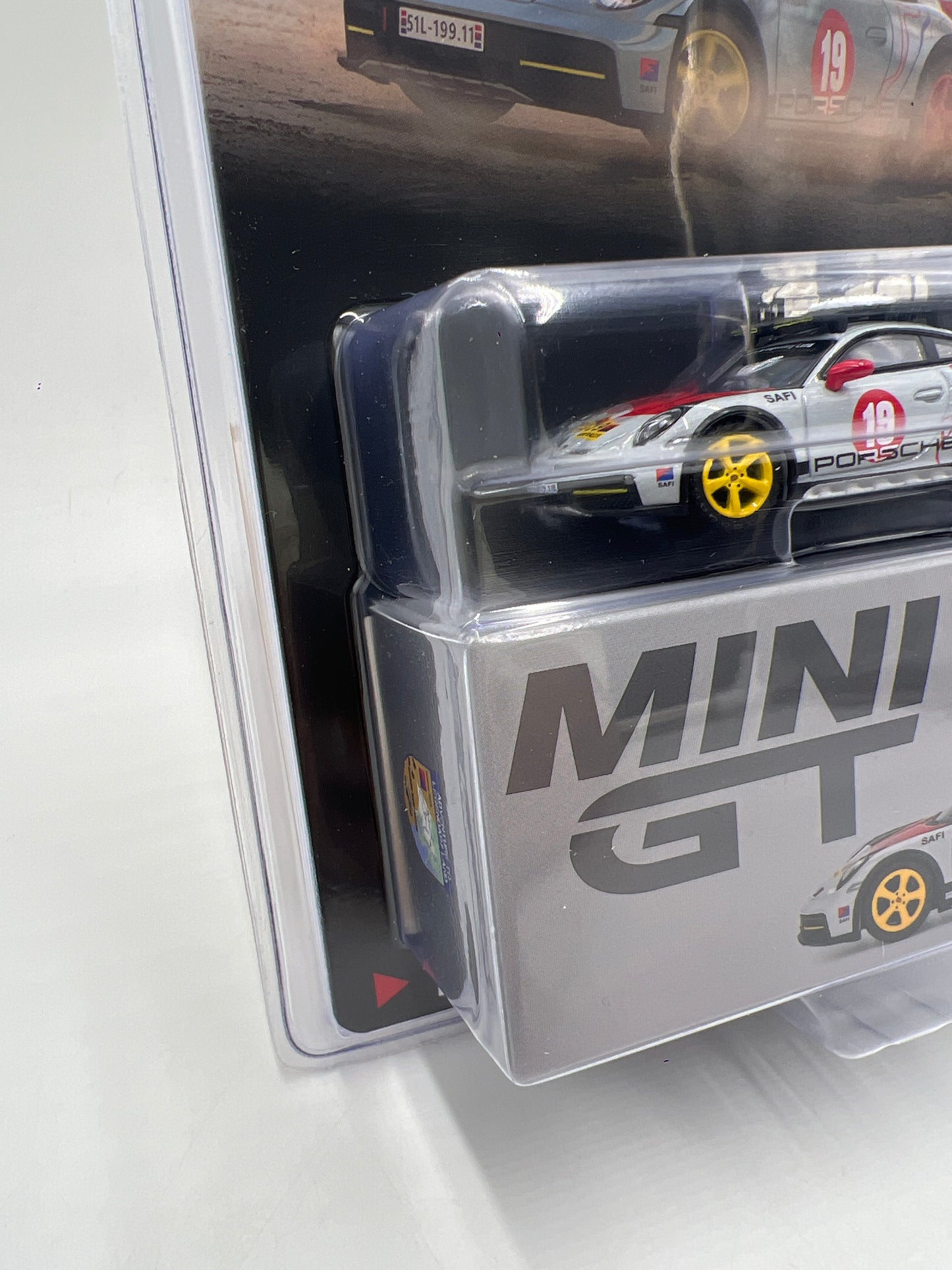 Mini GT #1068 Porsche 911 Dakar Uncle Rally 231C