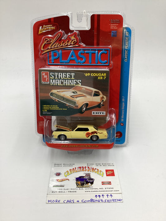 Johnny lightning Classic Plastic Release 2 #4 69 Mercury Cougar XR-7 Yellow 229C