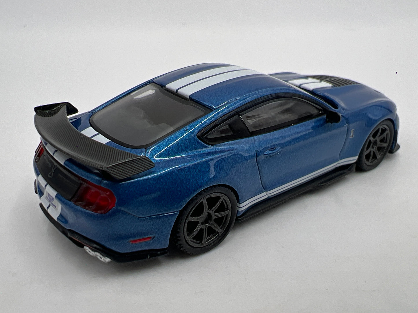 Mini GT MiJo Exclusive #268 Ford Mustang Shelby GT500 Ford Performance Blue