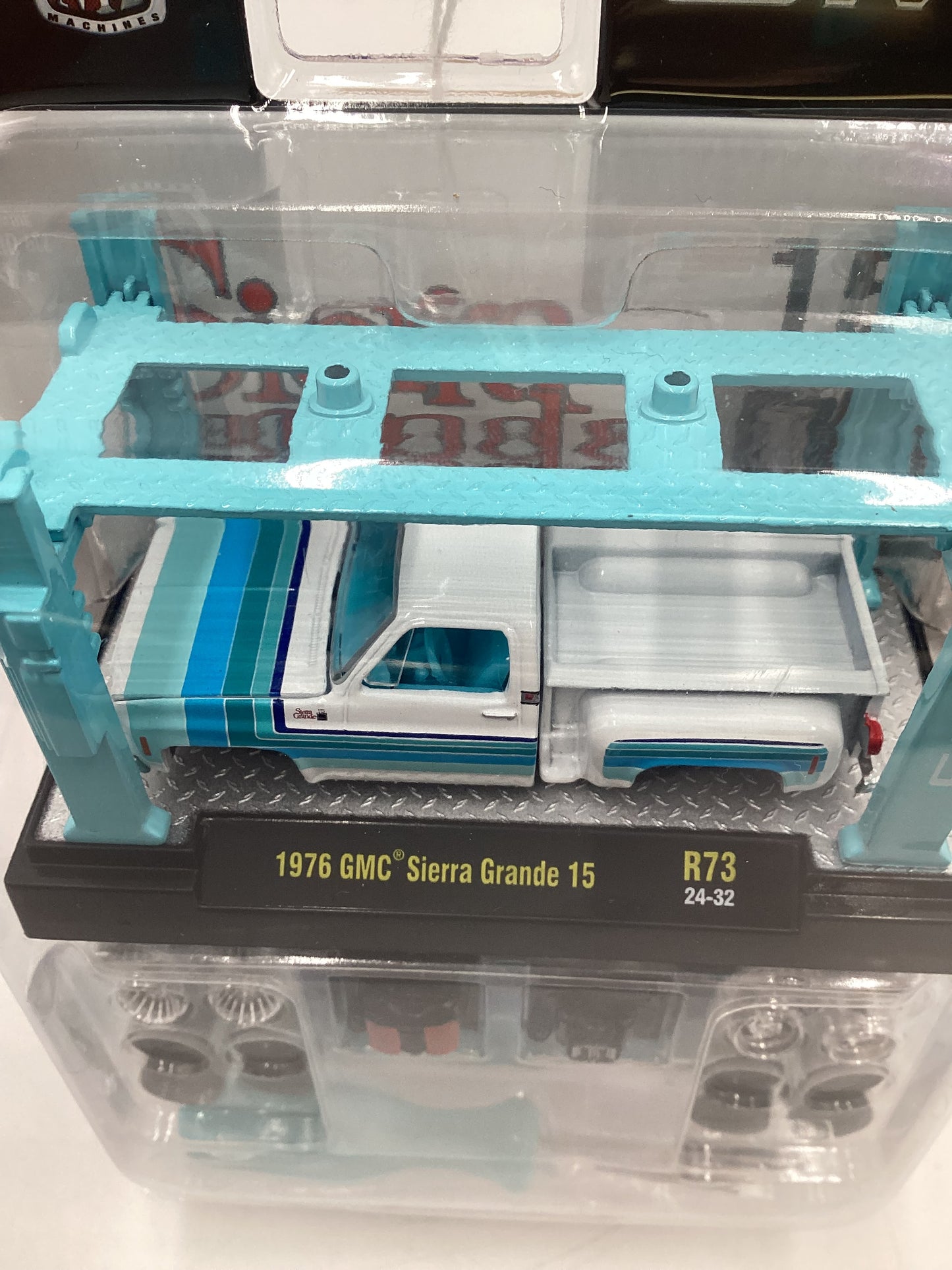 M2 Machines Model Kit 1976 GMC Sierra Grande 15 White/Blue R73 202F