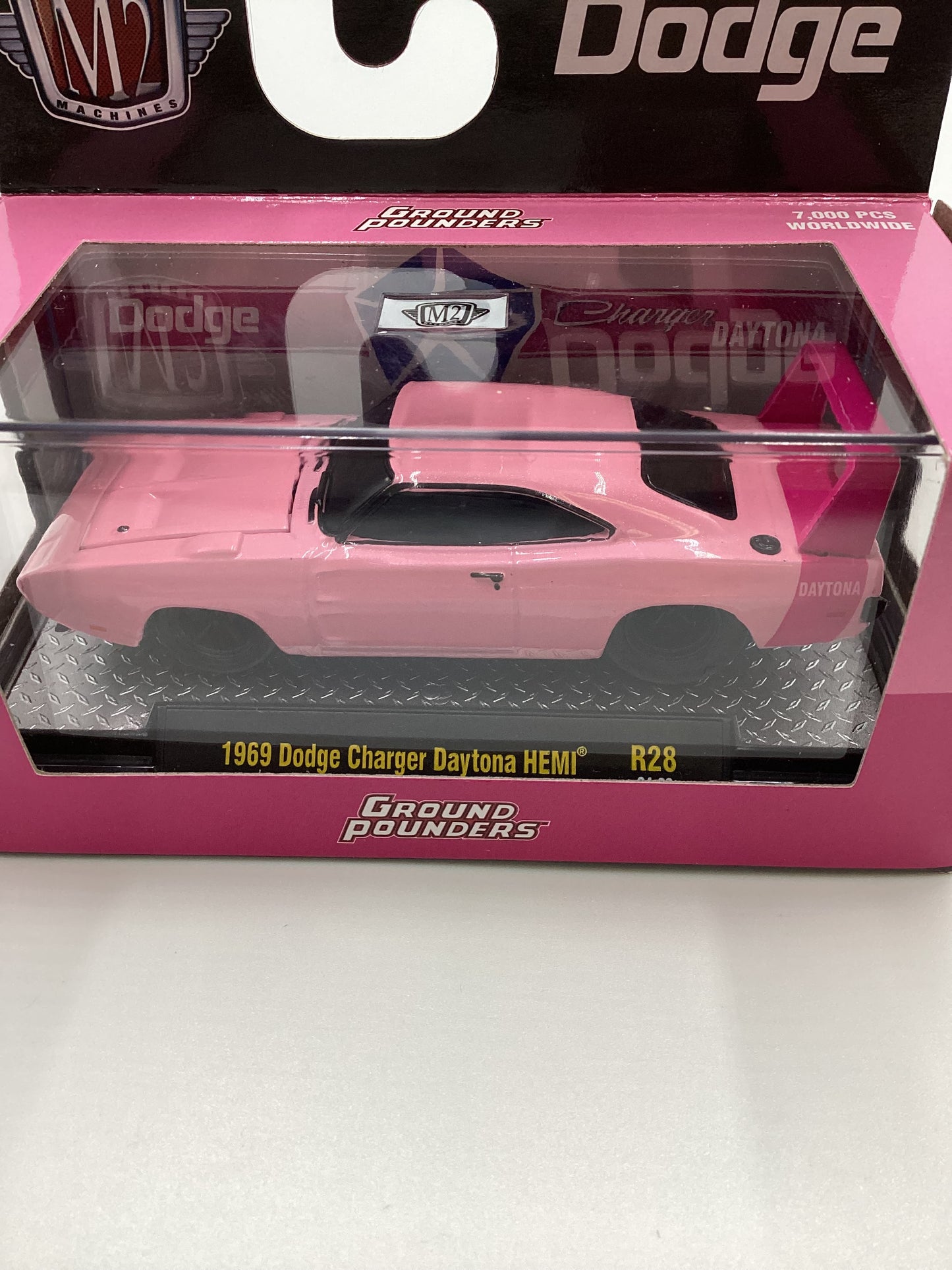 M2 Machines Ground Pounders 1969 Dodge Charger Daytona Hemi Pink R28