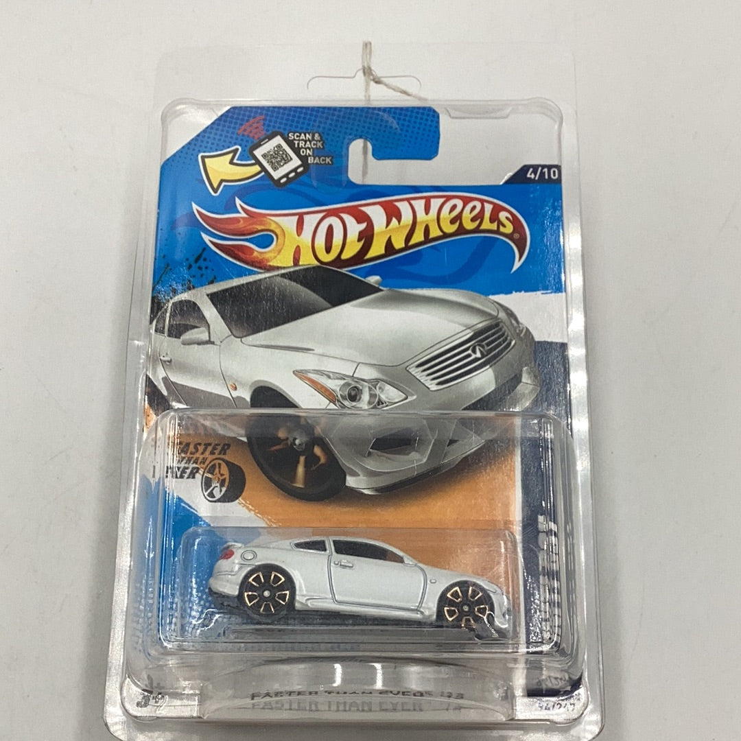 2012 Hot Wheels #94 Infiniti G37 FTE White with protector