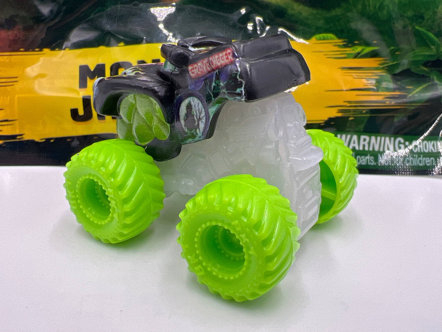 2025 Monster Jam Mini Series 19 CHASE #307 Grave Digger