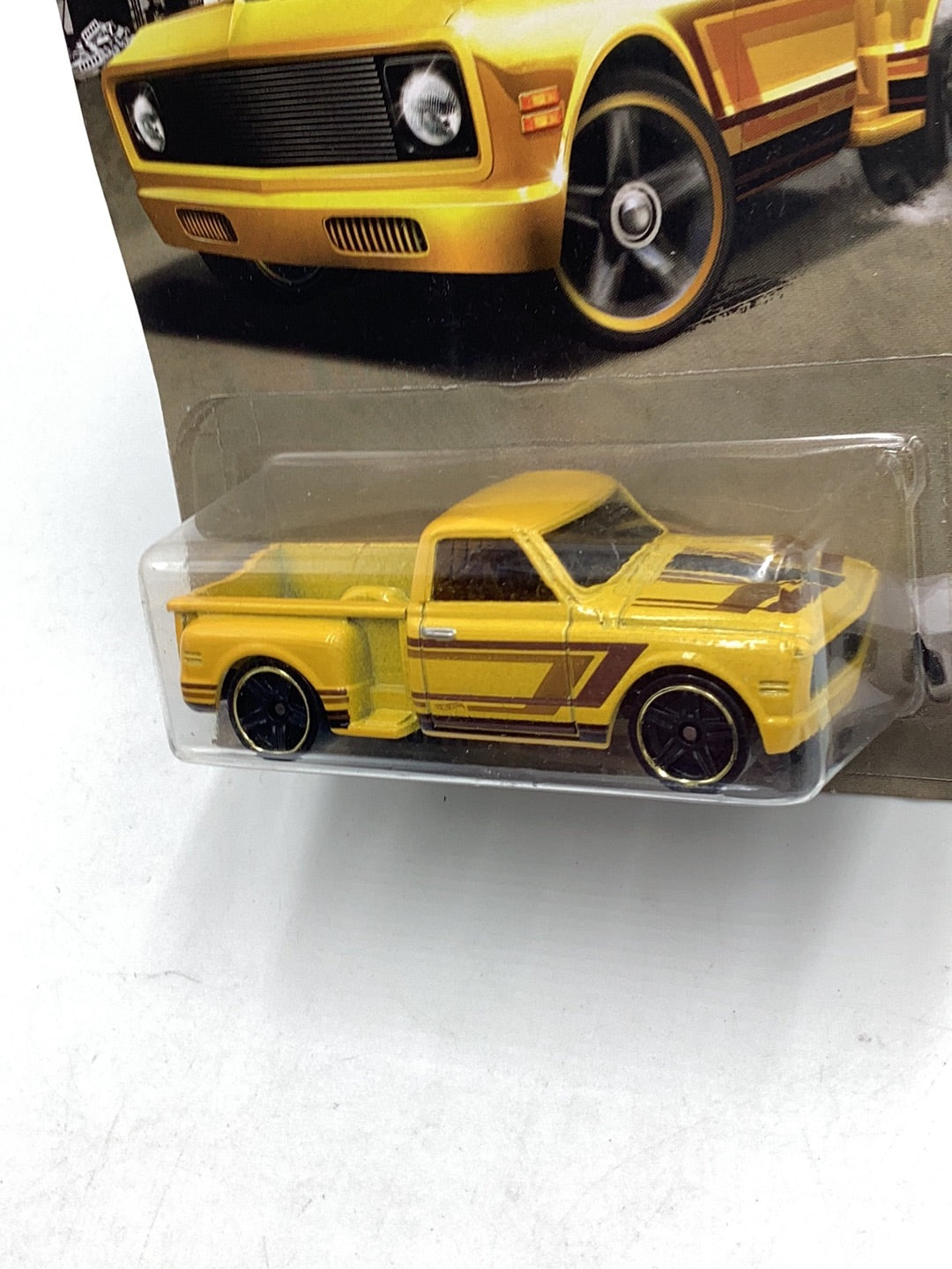 Hot wheels RAD series custom 69 Chevy pick up 2/8