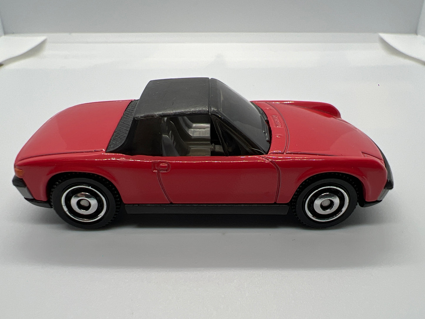 Matchbox 1/64 1971 Porsche 914 Red Loose