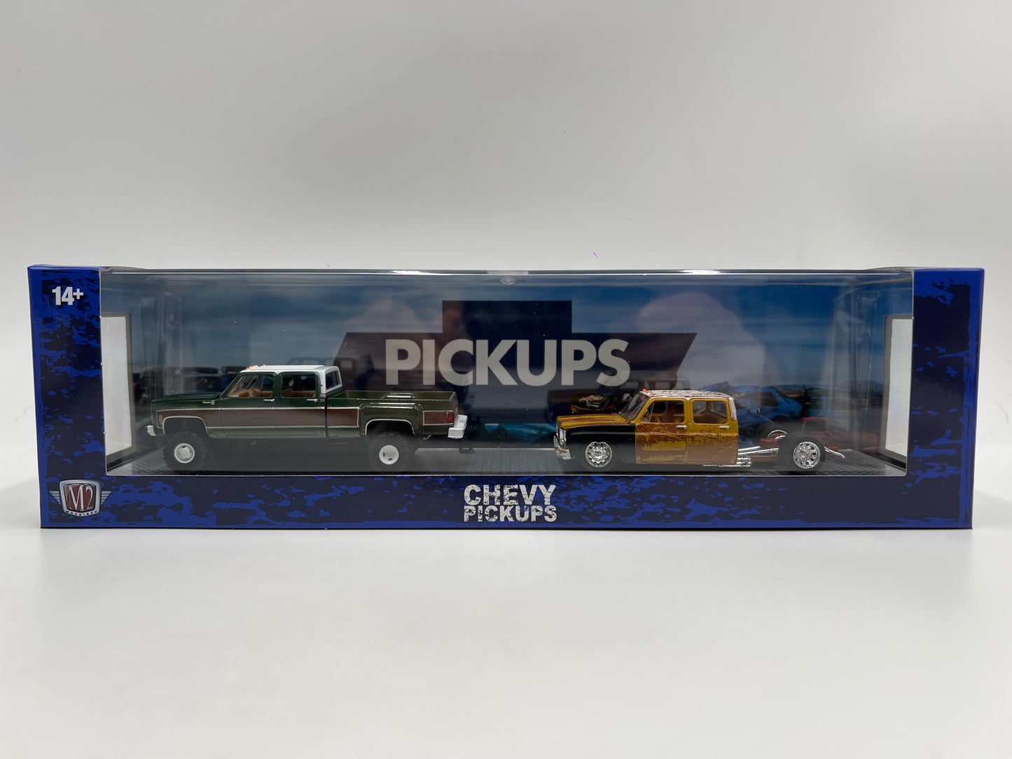 M2 Machines Auto Haulers 1973 Chevrolet Cheyenne Super 30 & 1975 Chevrolet Silverado 30 4x4 R90