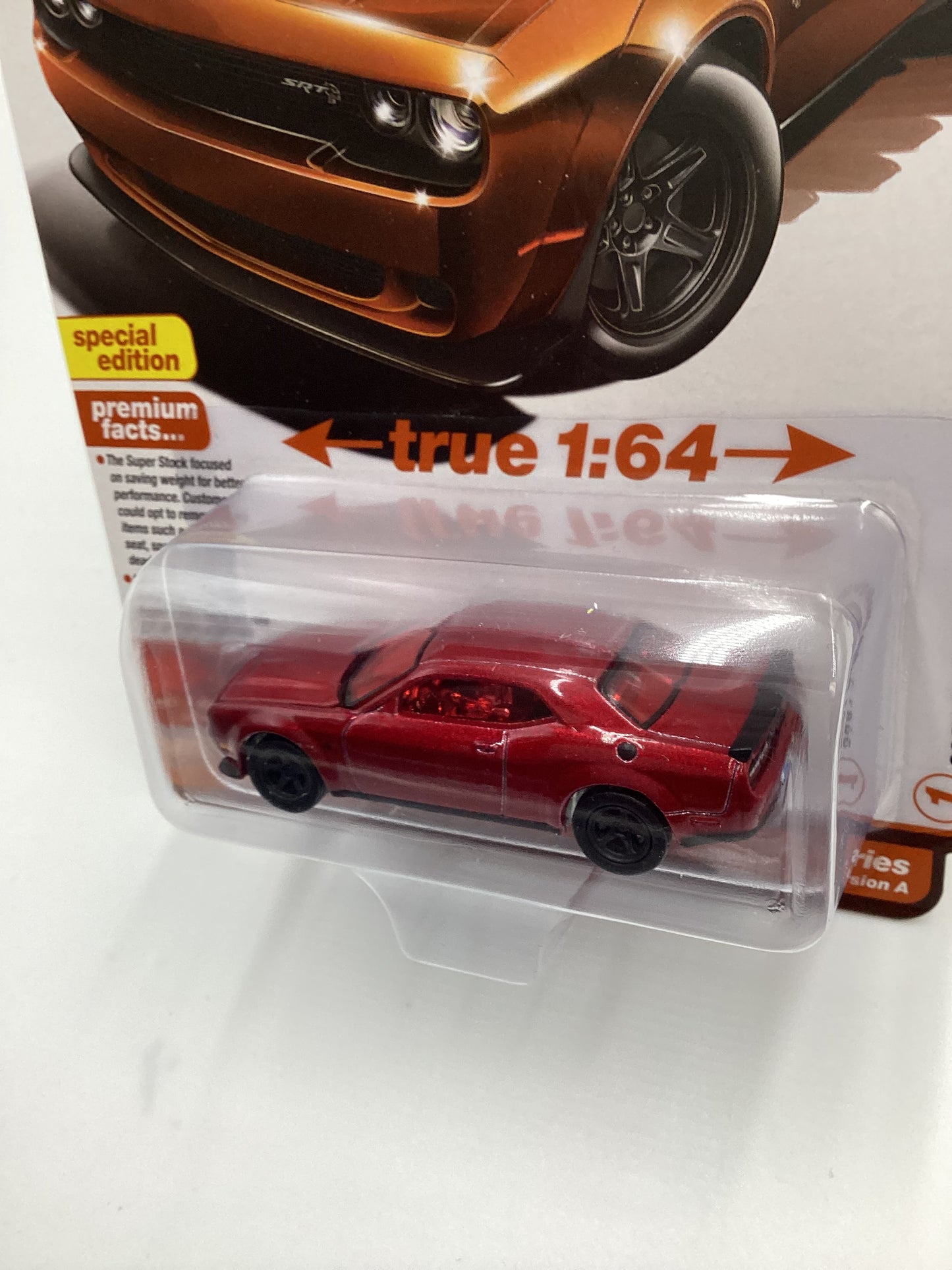 Auto World Modern Muscle Release 5 Version A 2021 Dodge Challenger SRT Super Stock Red Ultra Red Chase