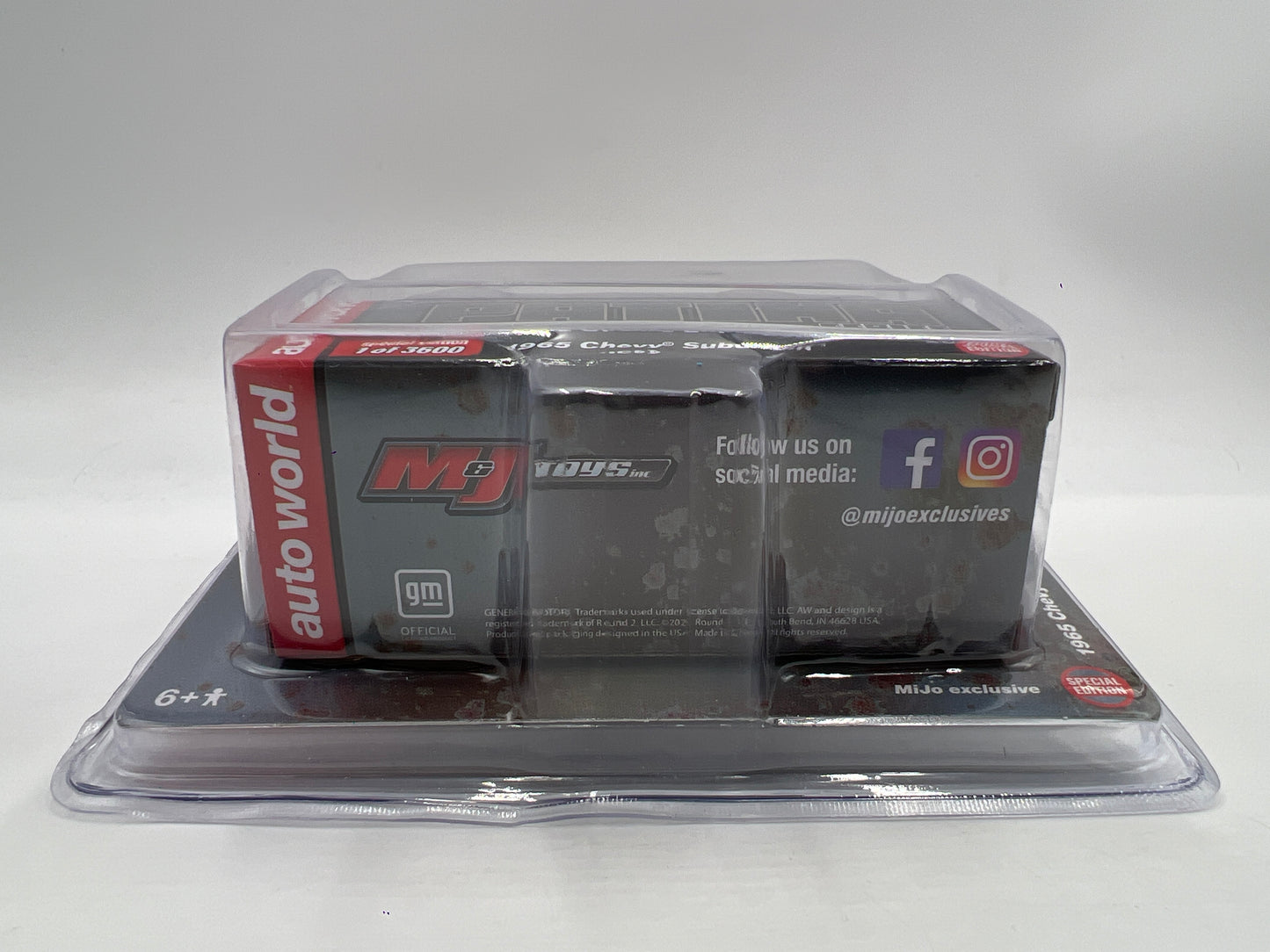Auto World Mijo Exclusives Ultra Red CHASE Patina Series 1965 Chevy Suburban