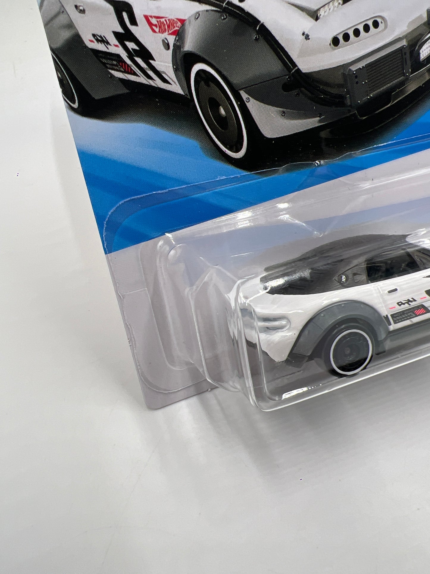 2026 Hot Wheels B Case HW Dream Garage #1 Mazda MX-5 Miata White 86G