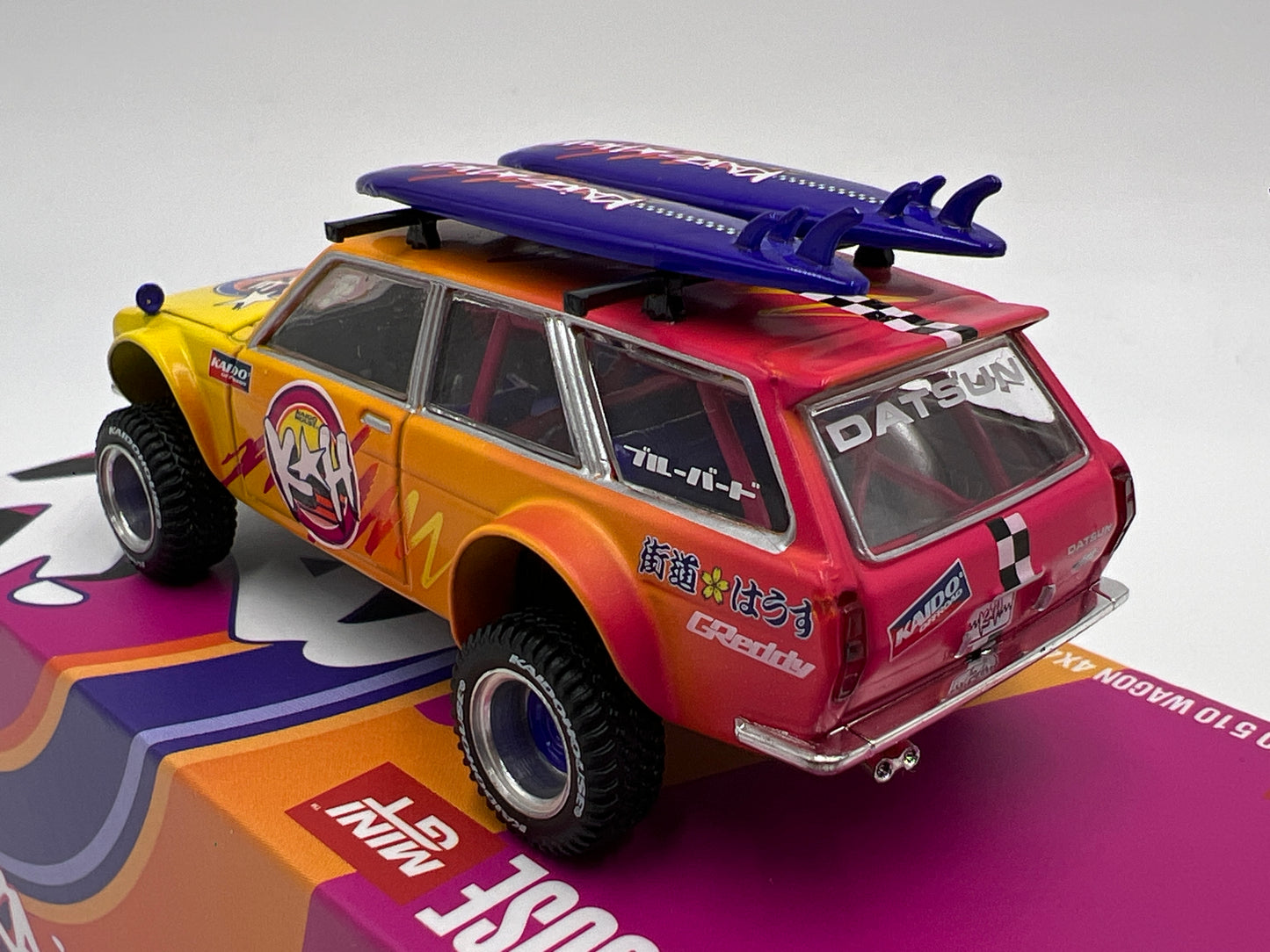 Mini GT Kaido House #210 Datsun 510 Wagon 4x4 Kaido Islands V1
