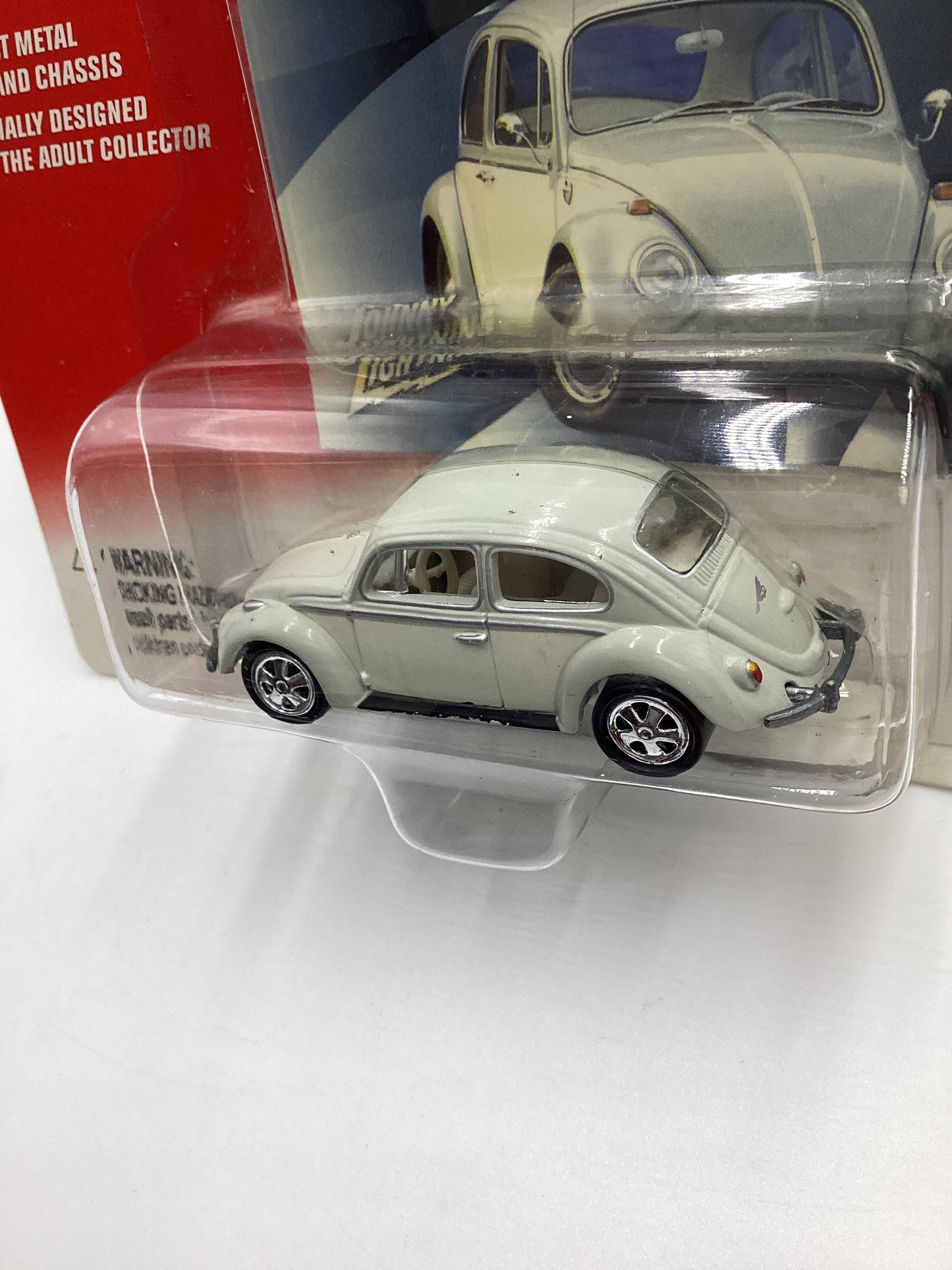 Johnny Lightning Volkswagen 1966 Beetle White/Light Gray