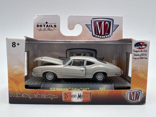 M2 Machines R47 CHASE Detroit Muscle 1970 Oldsmobile Cutlass 442 White
