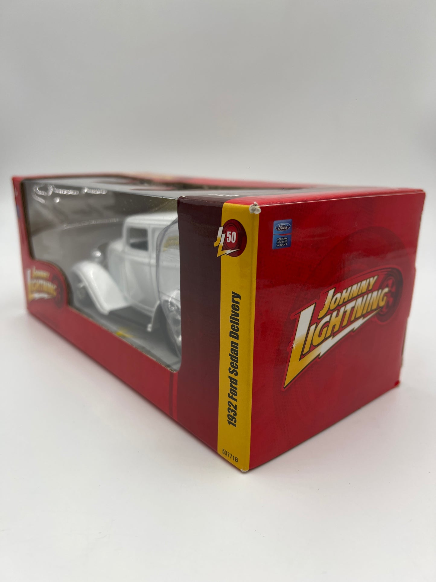 Johnny Lightning 1:24 Scale White Lightning Chase JL50 1932 Ford Sedan Delivery White VHTF