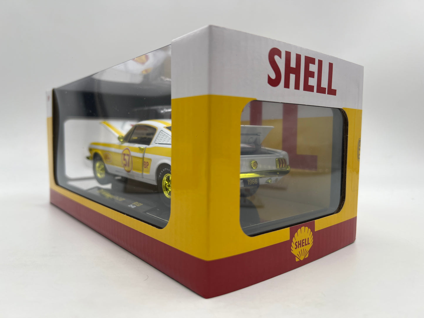 M2 Machines 1/24 CHASE Shell 1966 Ford Mustang 2+2 GT White/Yellow R133