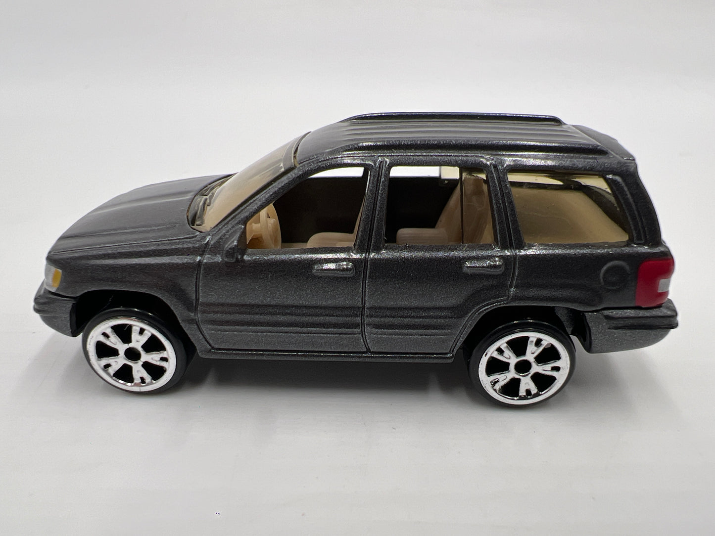 Matchbox 1/64 Superfast #64 Jeep Grand Cherokee Gray Loose