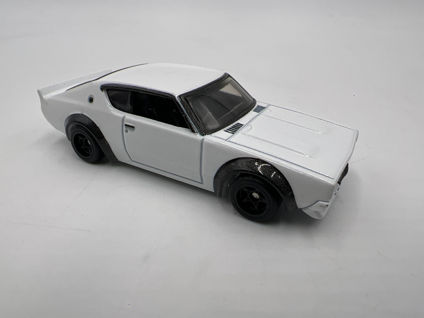 Hot Wheels Diorama Premium Nissan Skyline 2000GT-R LBWK White Loose